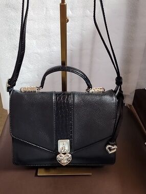 Brighton Leather Crossbody w/ Heart Turn Lock Closure Exceptional Storage Euc